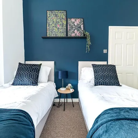 Spacious 3 Bedroom Hotel *